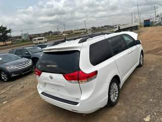 A picture of 2012 TOYOTA SIENNA
