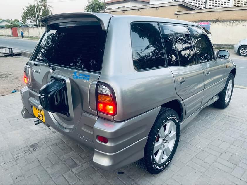 A picture of PRICE 18ml Contact 0712747229 Facebook Instagram dunia commission agents TOYOTA