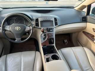 A picture of Neat registered 2010 Toyota Venza Fullest option with panoramic roof