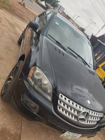 A picture of Mercedes ML350