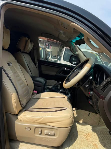 A picture of Land Cruiser V8 ZX At 160m