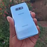 A picture of S10e Samsung galaxy