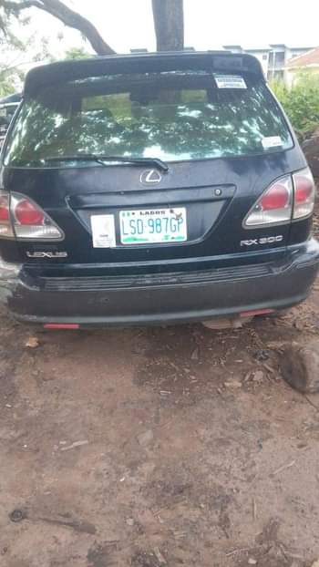 A picture of Lexus RX300