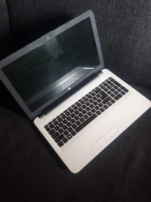 A picture of Hp laptop 4gb ram 500gb space battery 4h k2900 call