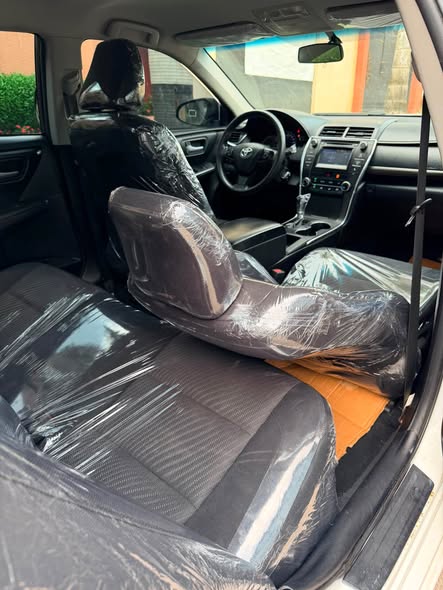 A picture of TOYOTA CAMRY 2016