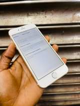 A picture of iPhone 6 16gb at 180k quick deal