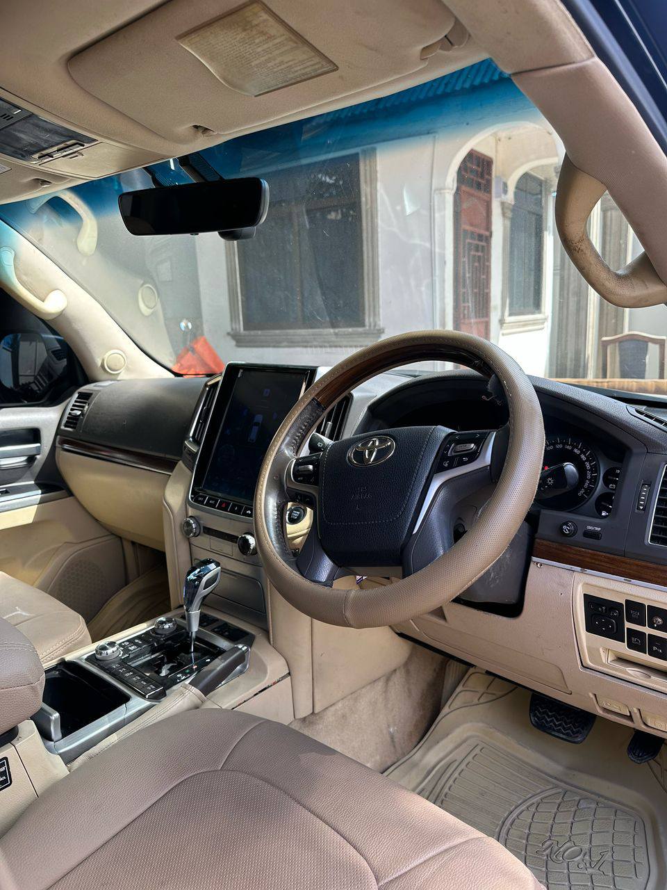 A picture of LANDCRUISER VXR 200 EDX PRICE MIL 200 CALL 0712827933 Engine