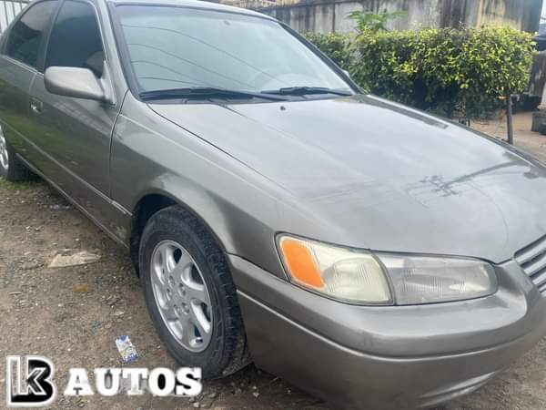 A picture of KB AUTOs Mint Toyota Camry Tiny light drop light YEAR