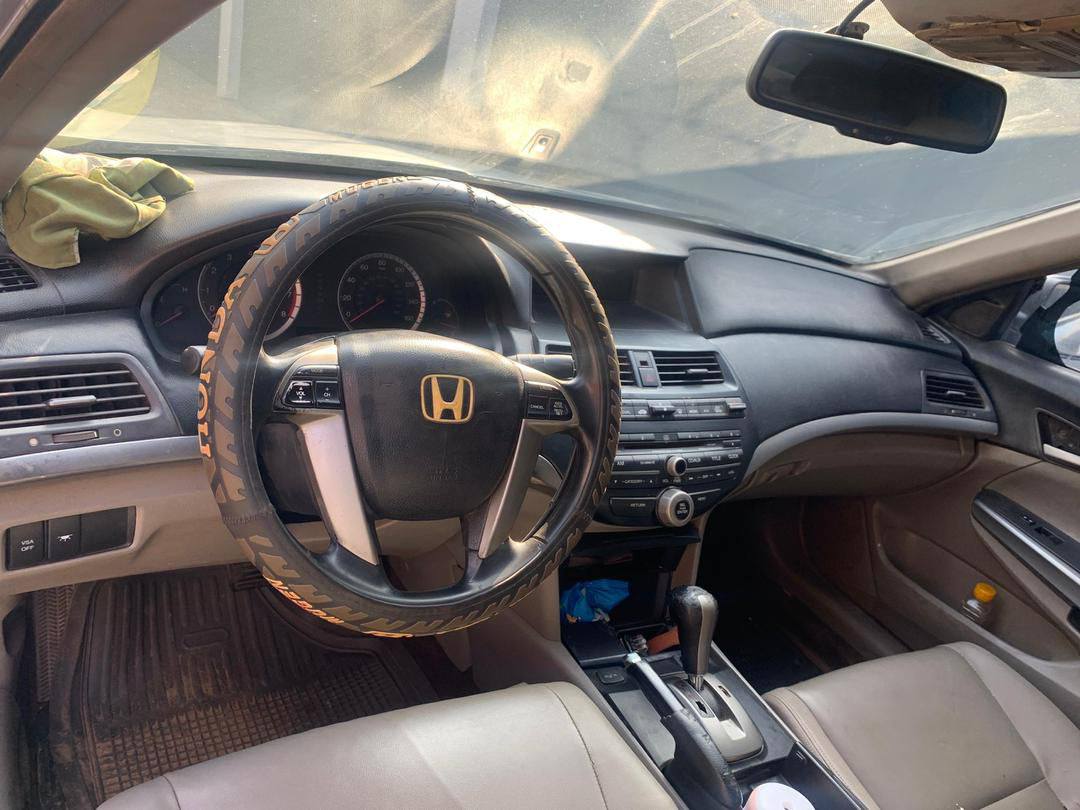 A picture of Honda Accord 09