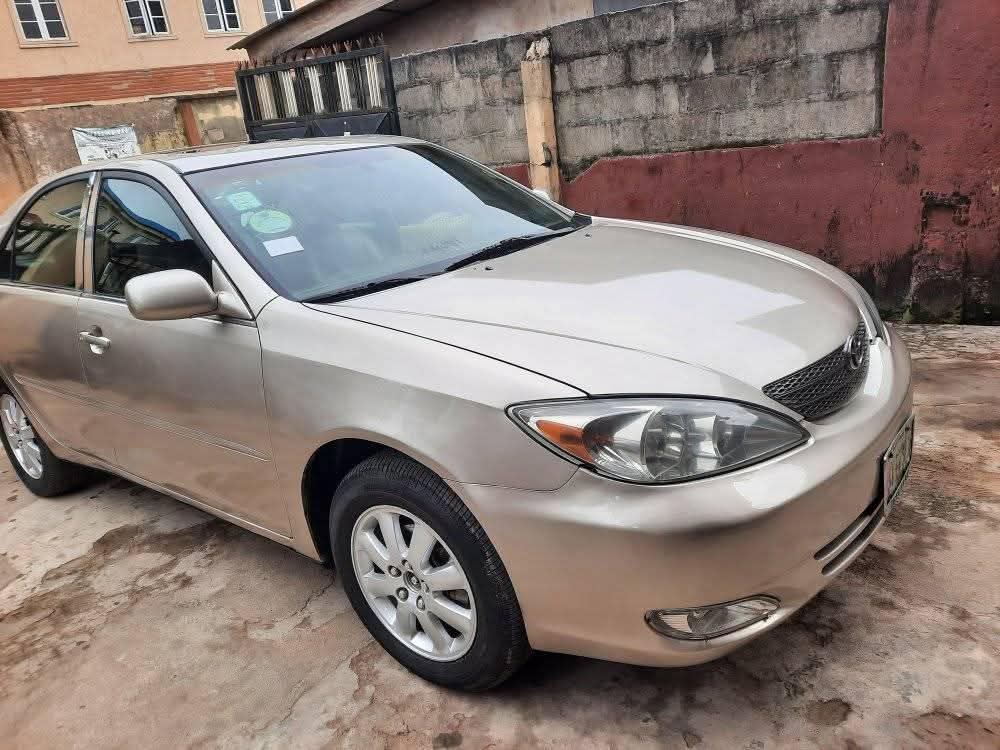 A picture of 2004 Toyota camry