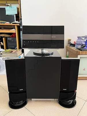 A picture of Philips home cinema home theater music system wtt1500