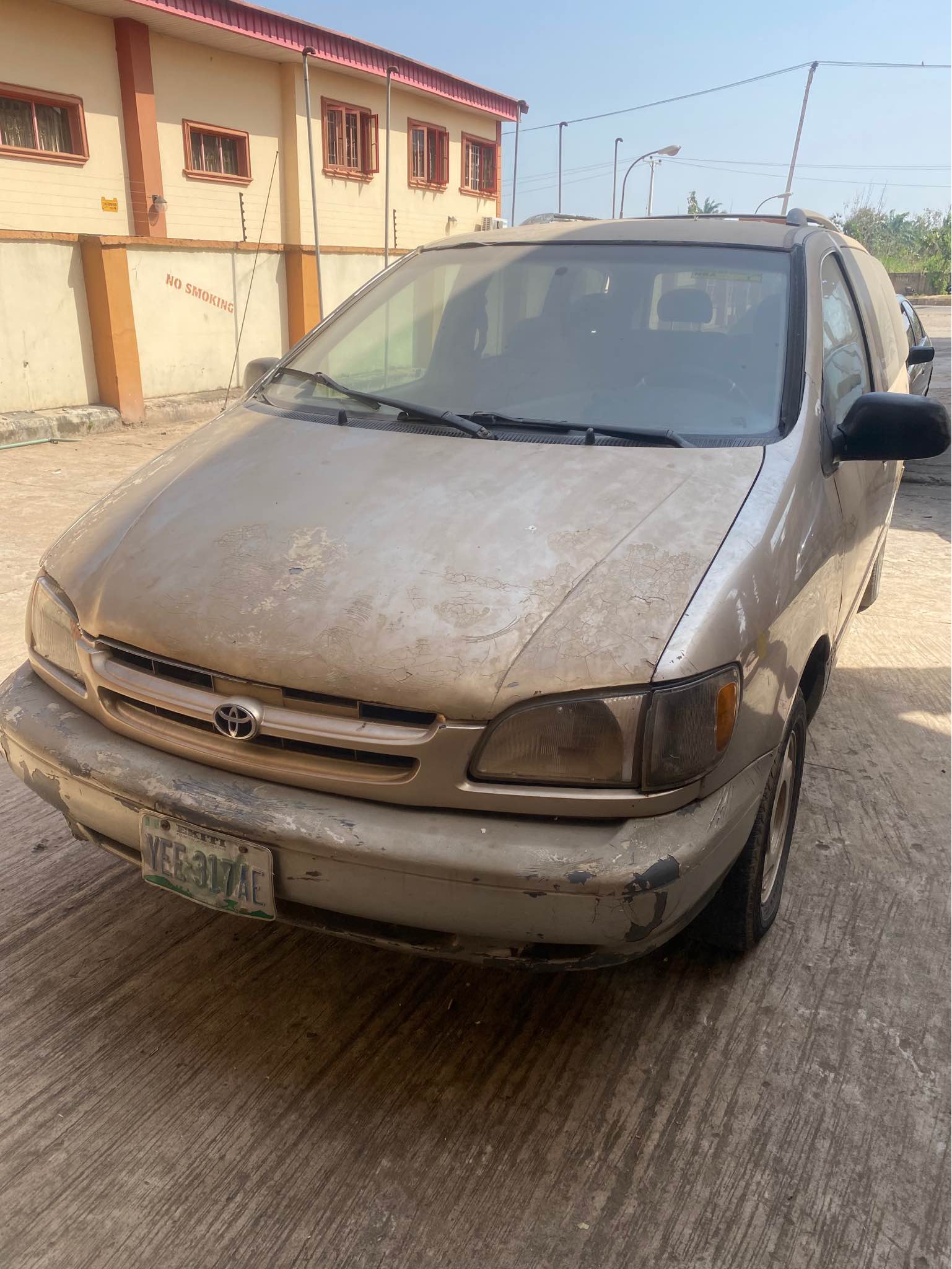 A picture of Toyota sienna 2003