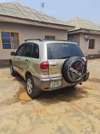 A picture of Toyota rav4 2003