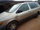 A picture of Toyota Sienna 2000 model
