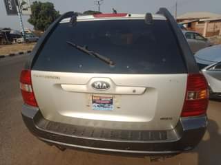 A picture of 2006 KIA sportage