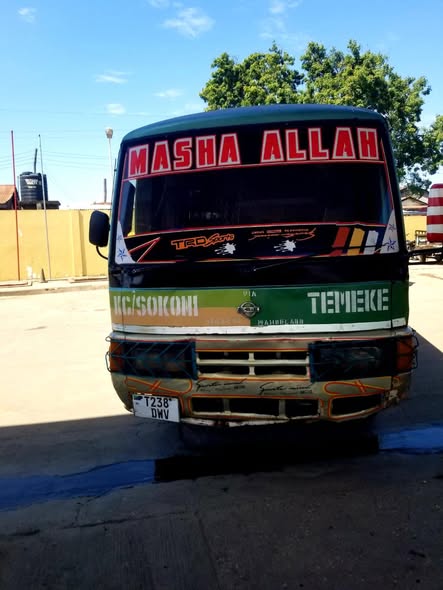 A picture of BAdo IPO maongezi kwa tajir tunaitupa
