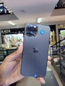 A picture of Iphone 13pro max available at 2 750 000ugx call or