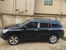 A picture of Foreign Toyota highlander 2010 barely driven baked due to container