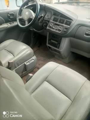 A picture of Toyota sienna 2000 model first body pan everything working perfectly