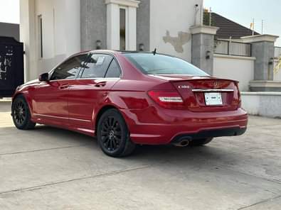 A picture of Belgium standard 4 cylinders Mercedes Benz c180 2009 model with