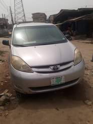 A picture of 2007 Toyota sienna for sale buy and use nothing to