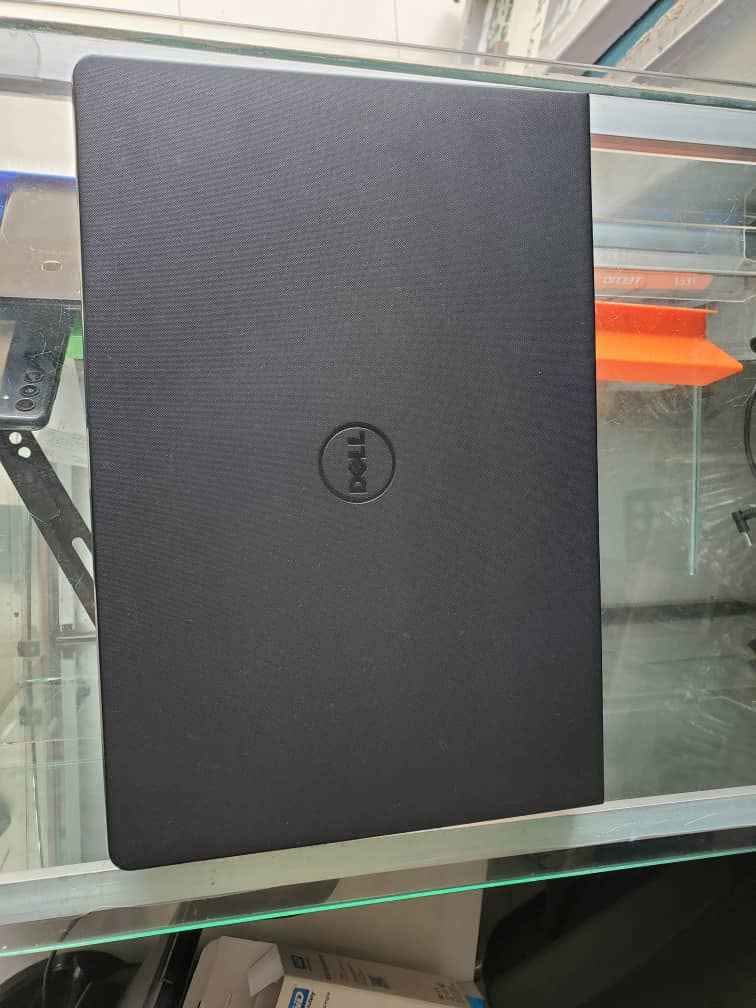 A picture of Dell laptop clean and fast machine i3 500GB HDD 8GB