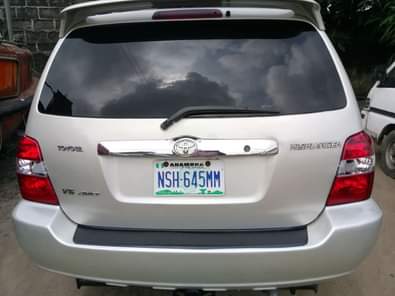 A picture of 2004 Toyota Highlander First Body First body no accidents or