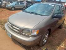 A picture of 2000 Toyota Sienna