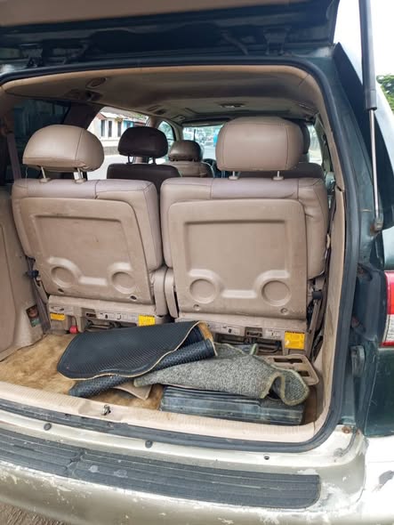 A picture of TOYOTA SIENNA 2002