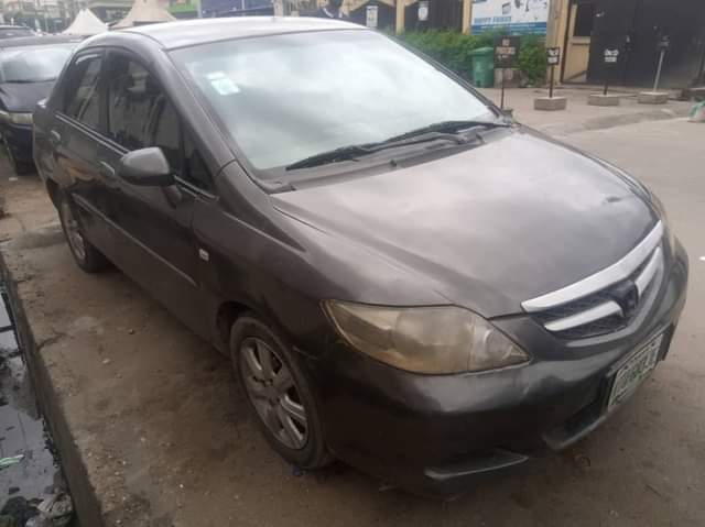 A picture of 2006 Honda City in very good condition sound engine gear