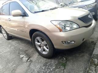 A picture of LEXUS RX330