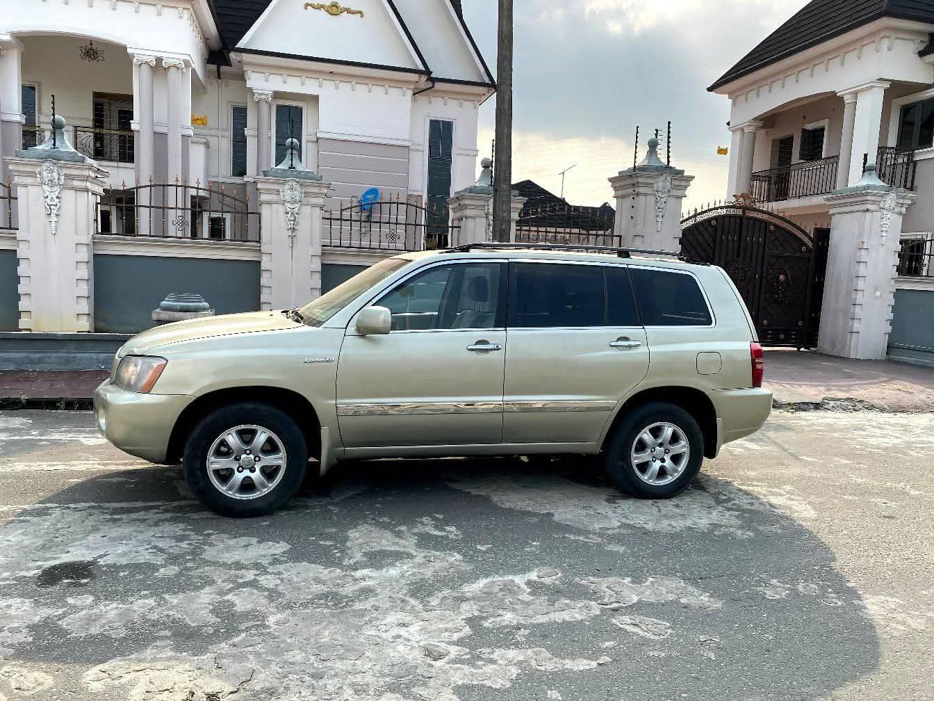 A picture of 2003 Toyota highlander