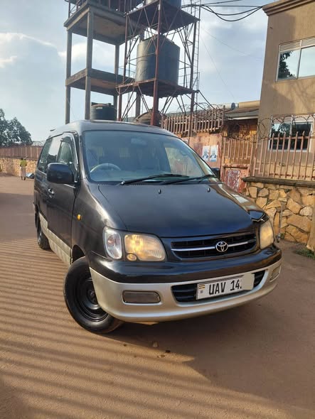 A picture of Toyota noah