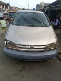 A picture of Toyota sienna 2000